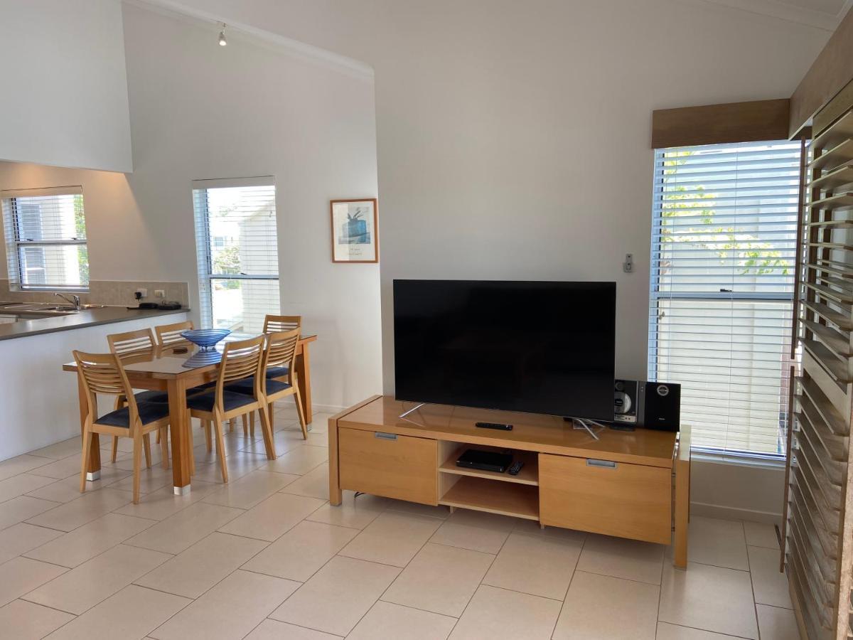 Skippers Cove Waterfront Resort Noosaville Esterno foto