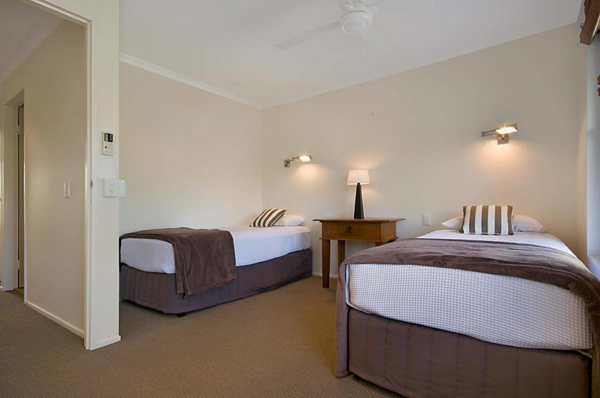 Skippers Cove Waterfront Resort Noosaville Esterno foto
